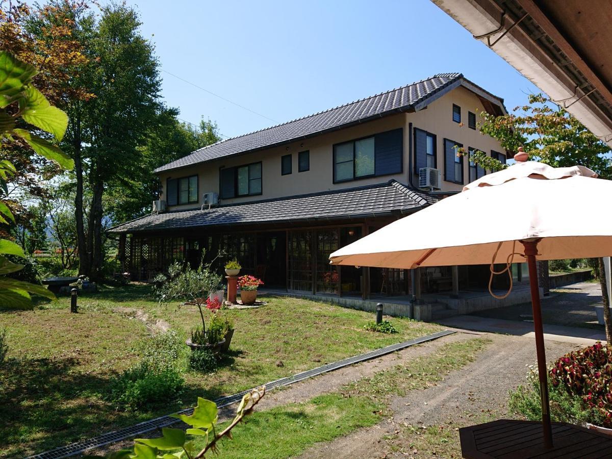 Yufuin Flora House Bed and Breakfast Exteriör bild